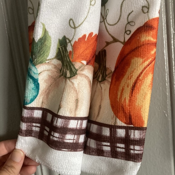 NWT-Set of 3- Cream, Blue & Orange Fall Pumpkins & Thankful Kitchen Towels 25x15 - Picture 6 of 17